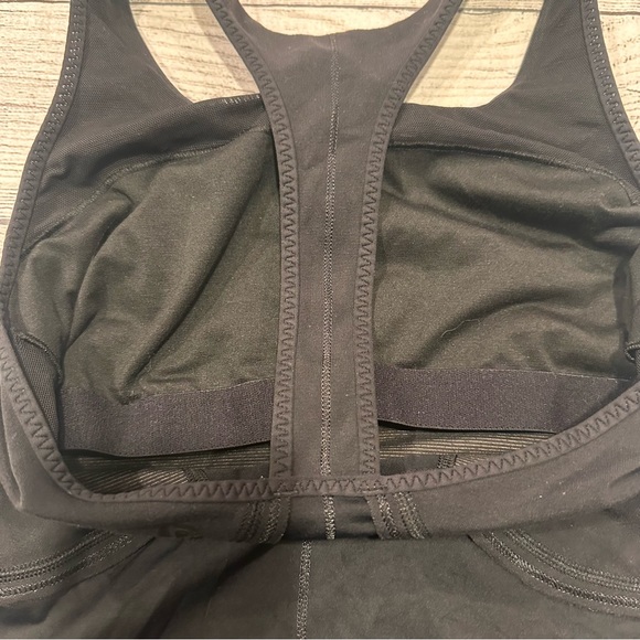 🍋Lululemon black tank size 6🍋 - Picture 7 of 9